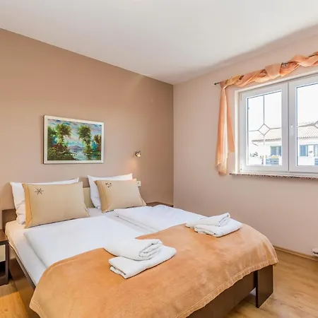 Apartman Ana Krk Town Exterior photo