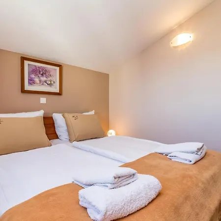 Apartman Ana Krk Town Exterior photo