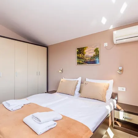 Apartman Ana Krk Town Exterior photo