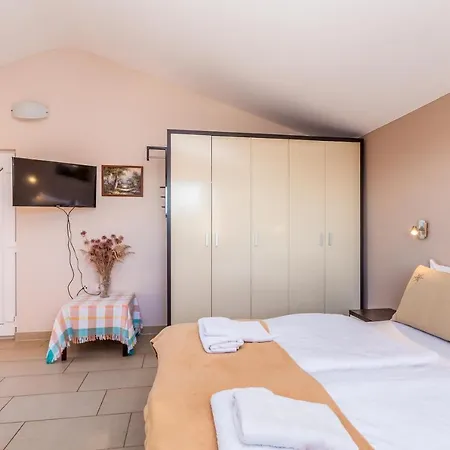 Apartman Ana Krk Town Exterior photo