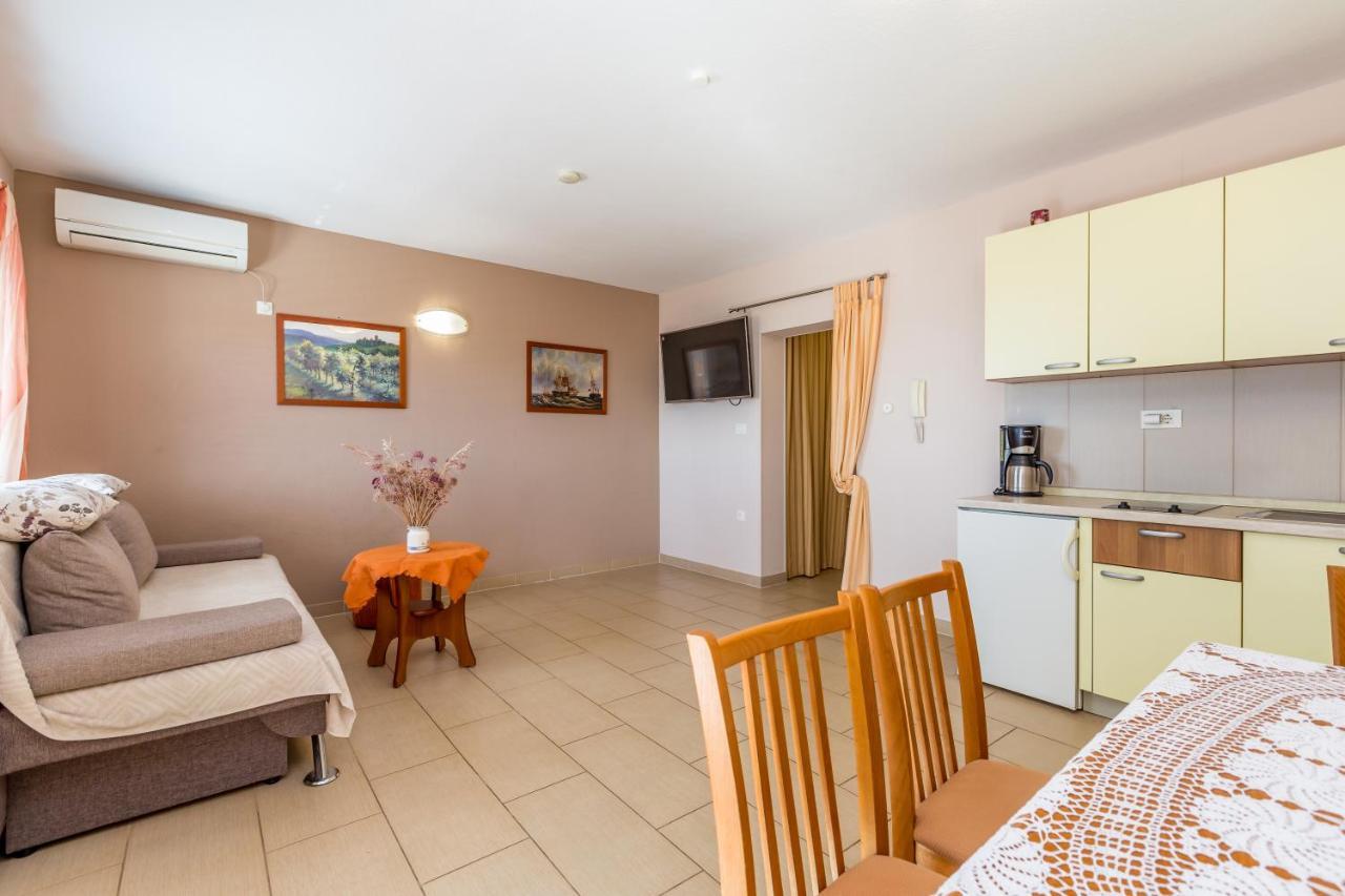Apartment Ana *