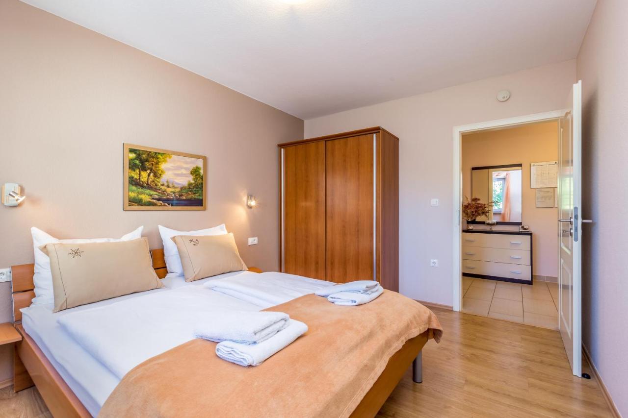 Apartment Ana *